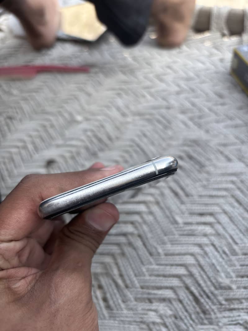 Apple iPhone 11 Pro 1