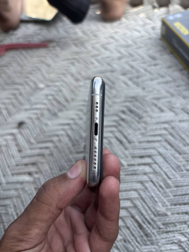 Apple iPhone 11 Pro 2