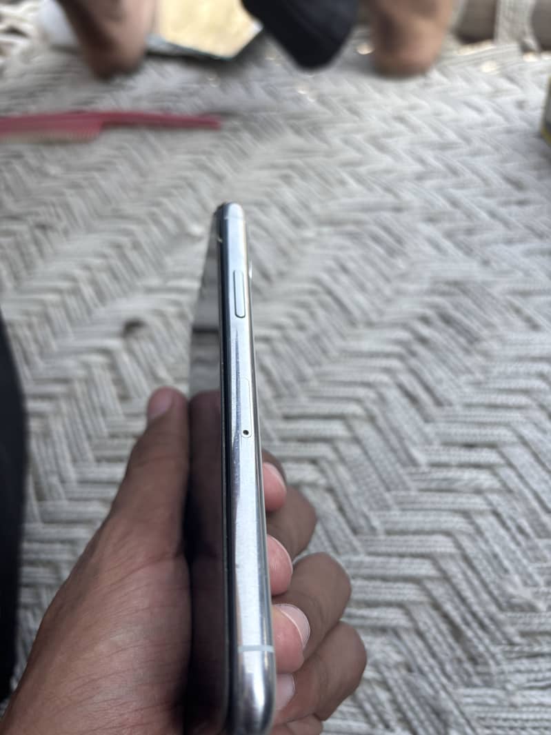 Apple iPhone 11 Pro 4