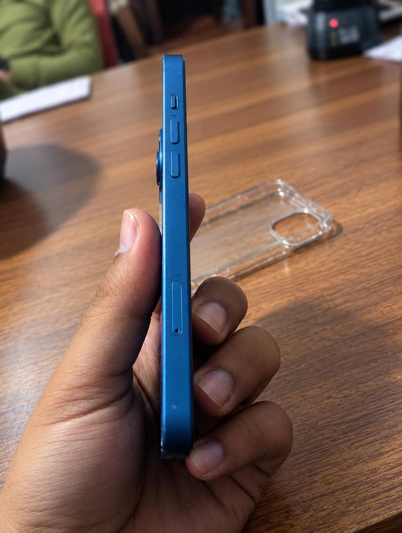 Apple iPhone 13 1