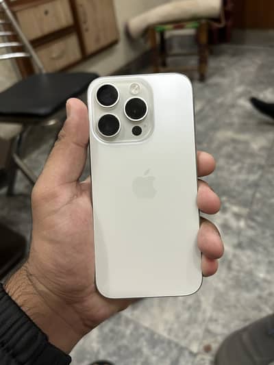 Apple iPhone 15 Pro 100battery health
