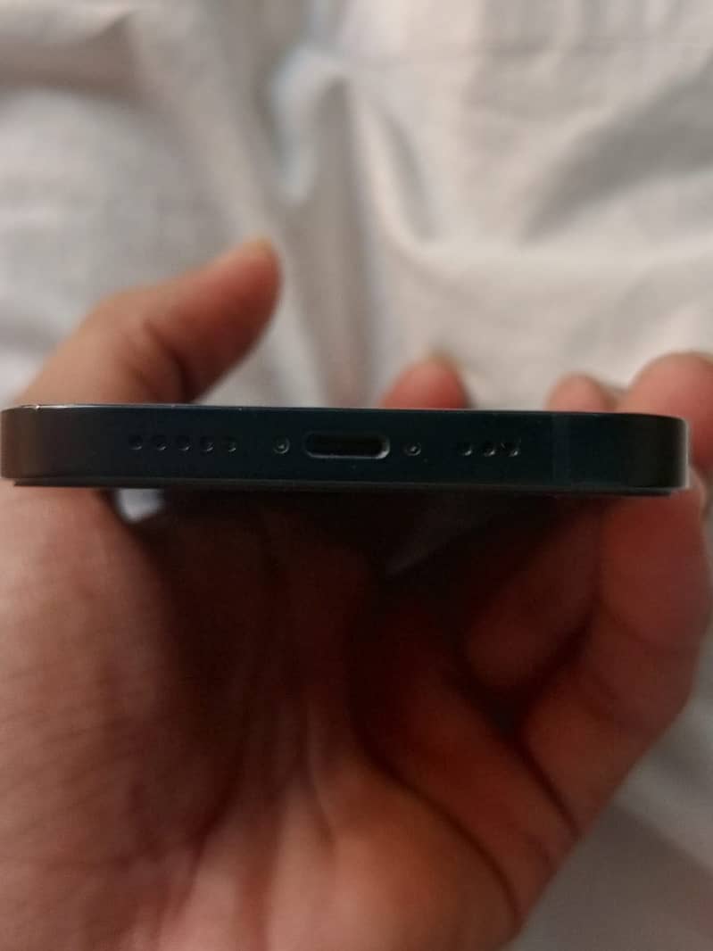 Apple iPhone 13 2