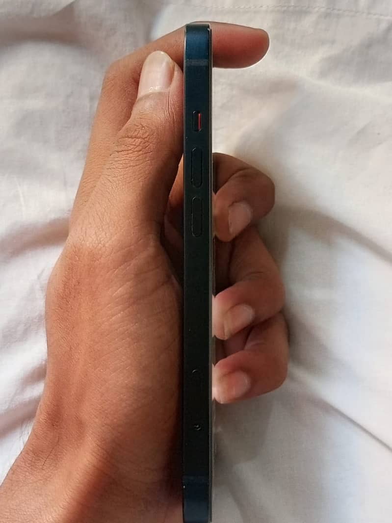 Apple iPhone 13 3