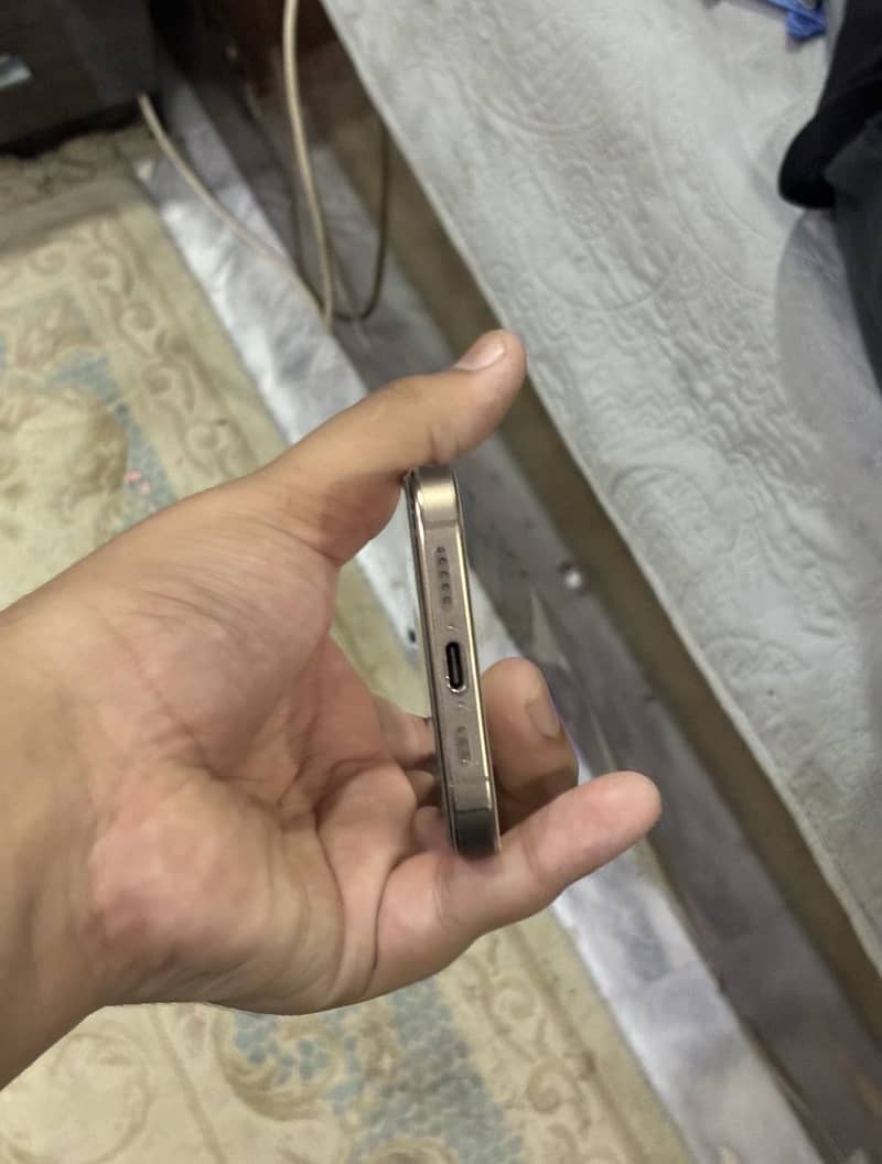 Apple iPhone 16 Pro 2