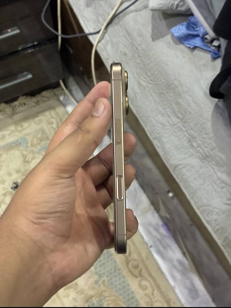 Apple iPhone 16 Pro 5