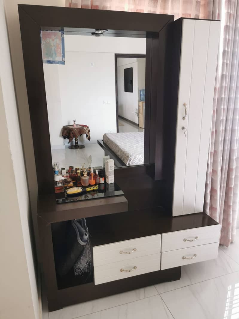 1xbed and dressing  Table( imported) 1