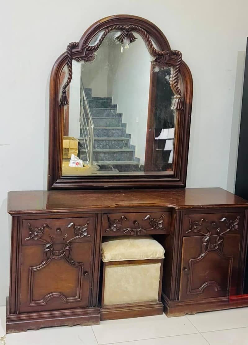 Dressing Table 0