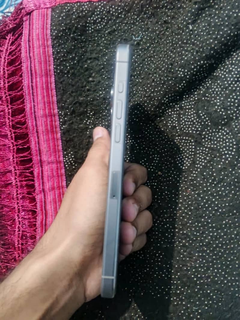 Apple iPhone 15 Pro Max 4