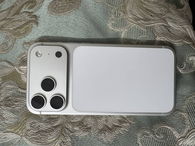 Apple iPhone 17 Pro Max 0