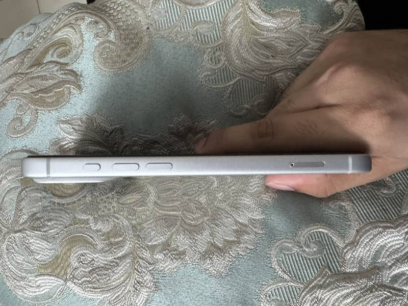 Apple iPhone 17 Pro Max 4