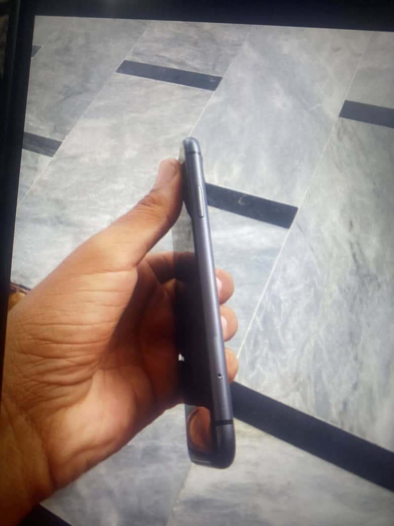 Apple iPhone 11 jv 1