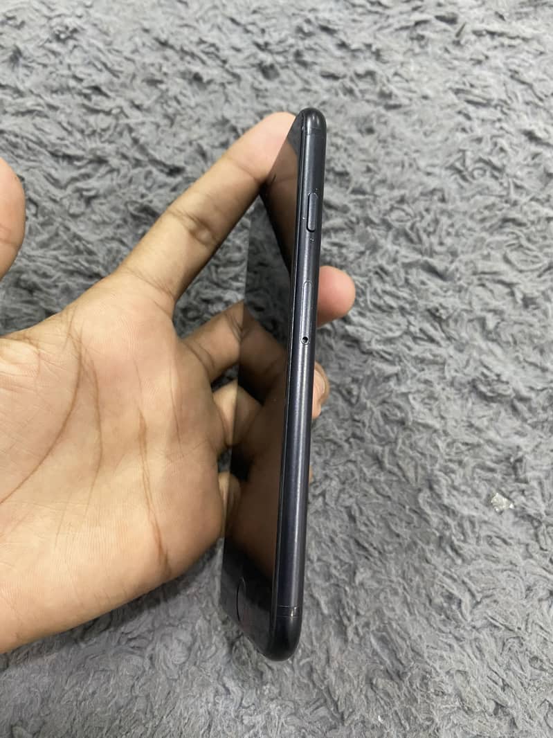 iPhone SE Pta 4