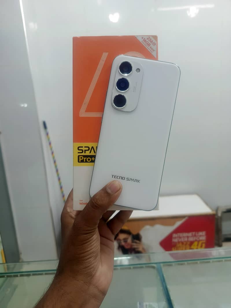 Tecno spark40pro+ 3