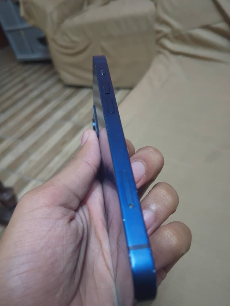 Apple iPhone 12 mini 4