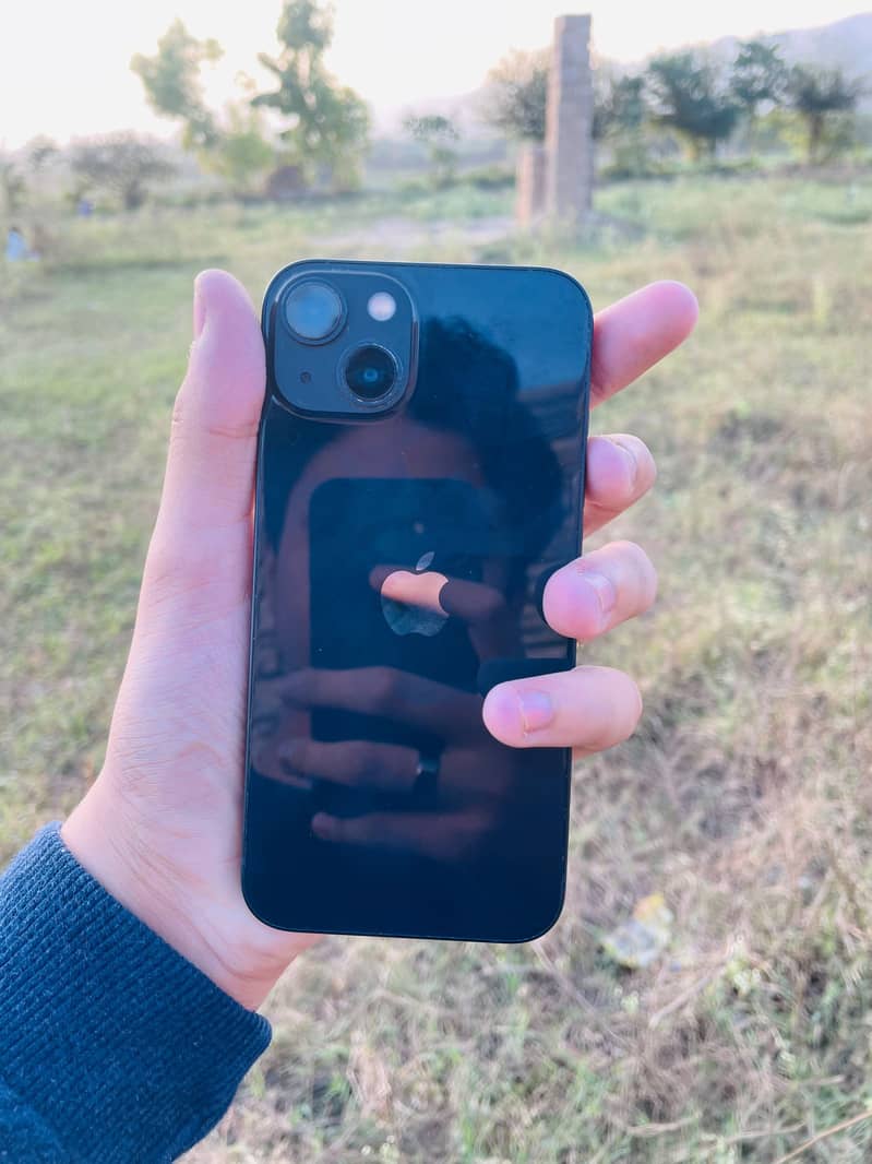 Apple iPhone 13 0