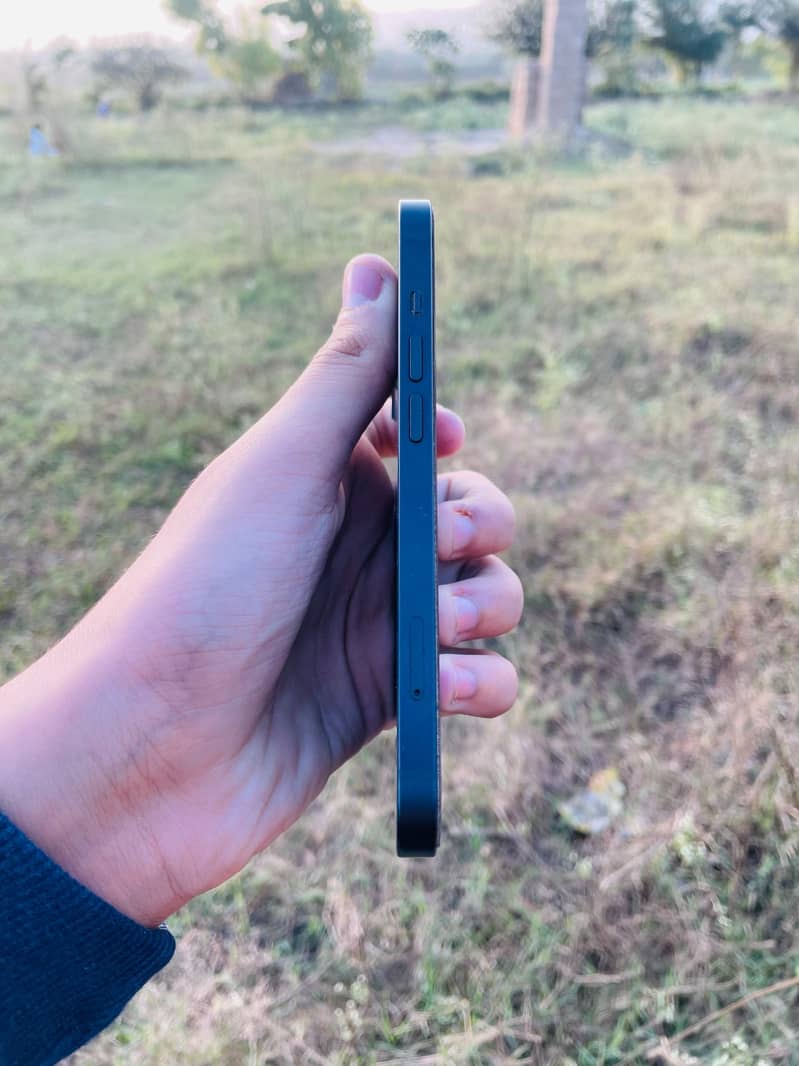 Apple iPhone 13 1