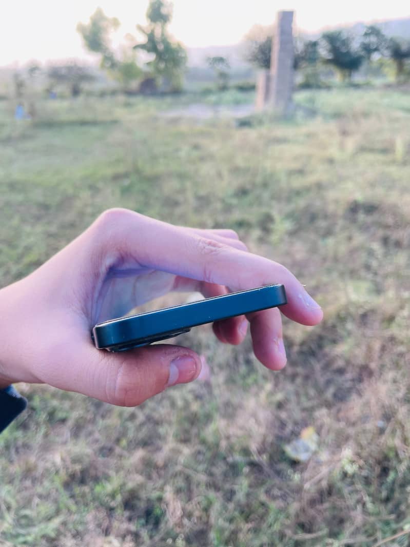 Apple iPhone 13 2
