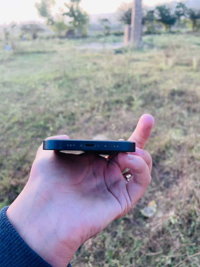 Apple iPhone 13 4
