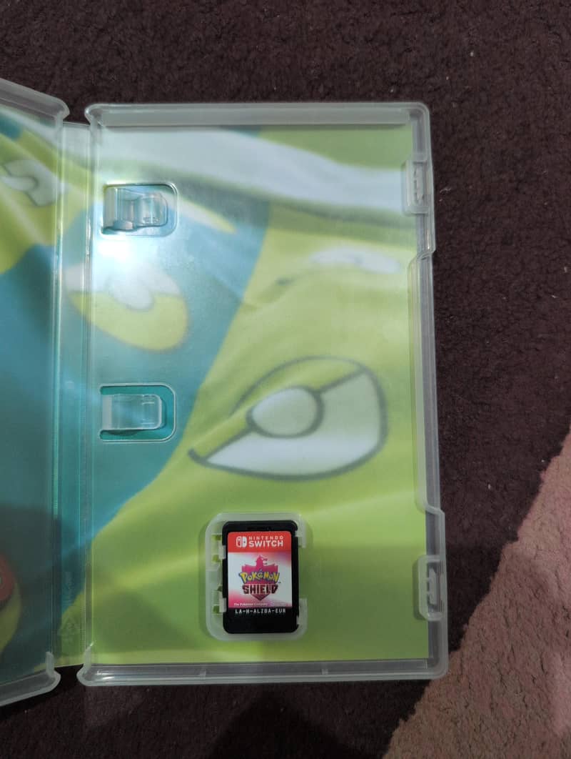 Pokemon Shield 1