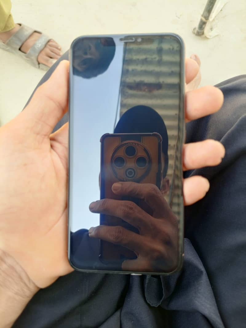Apple iPhone XS Max 4