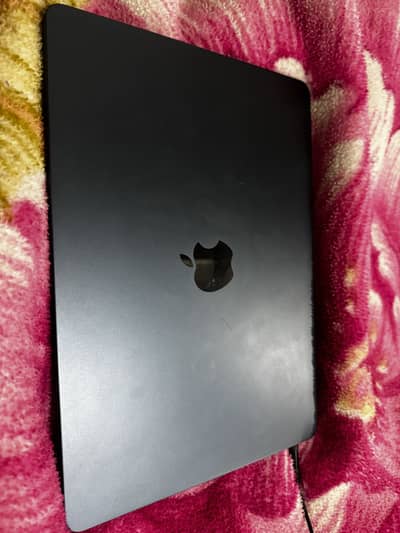 macbook m3 air 8/256 midnight blue 13 inch