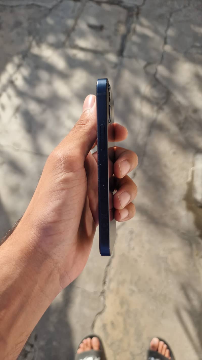 Apple iPhone 12 mini 4