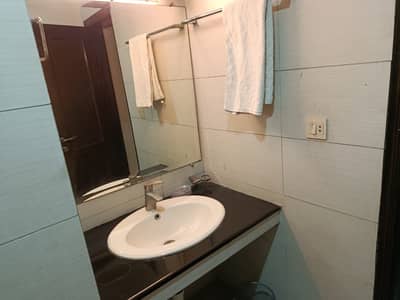 Par day apartment available f11 Islamabad family apartment available