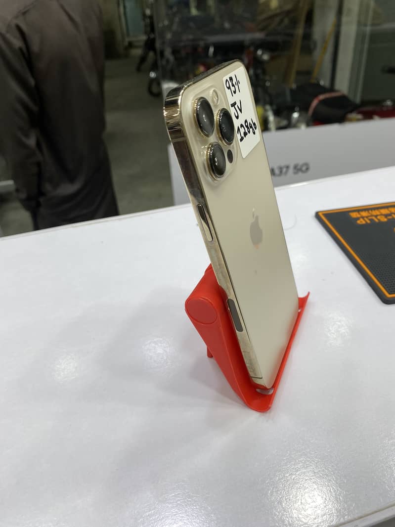 Apple iPhone 13 Pro Max 3
