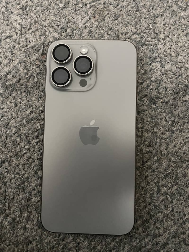 Apple iPhone 15 Pro Max 1