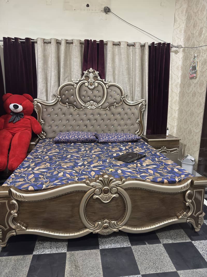Decopaint bed slightly used without mattress 0