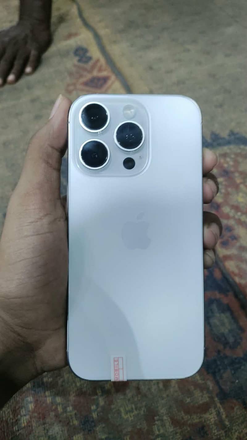 Apple iPhone 16 Pro 0