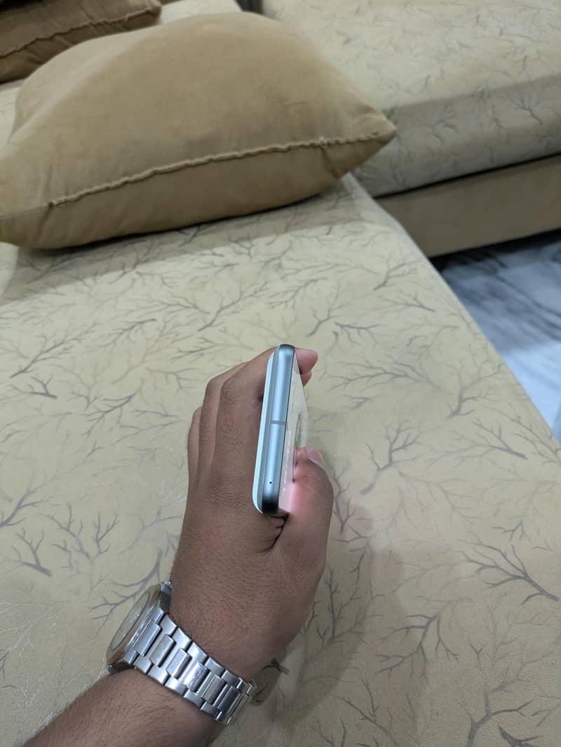 Google Pixel 8 4
