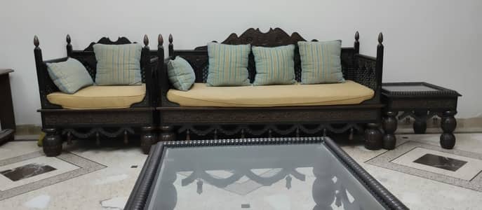 7 seater chanoti sofa in excellent condition