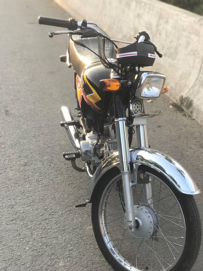 CD70 BLACK 2025 MODEL 2
