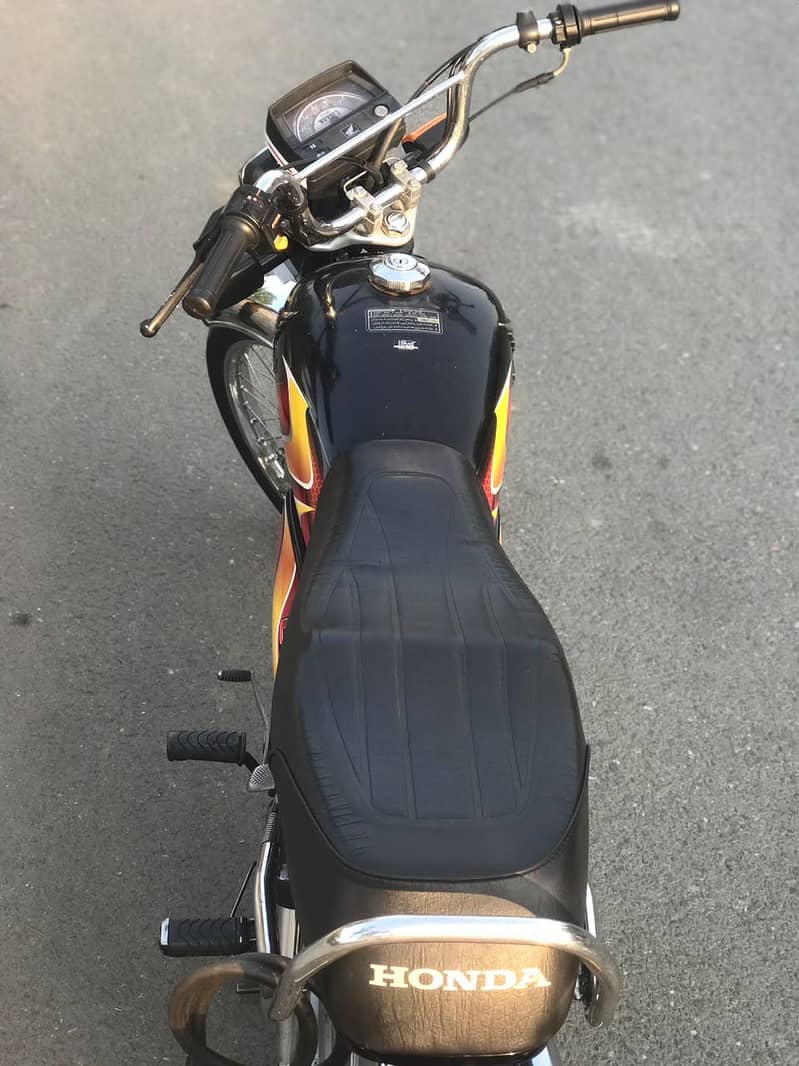 CD70 BLACK 2025 MODEL 5