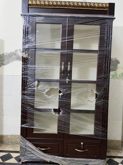Wooden Showcase Almari for Sale – Elegant Design