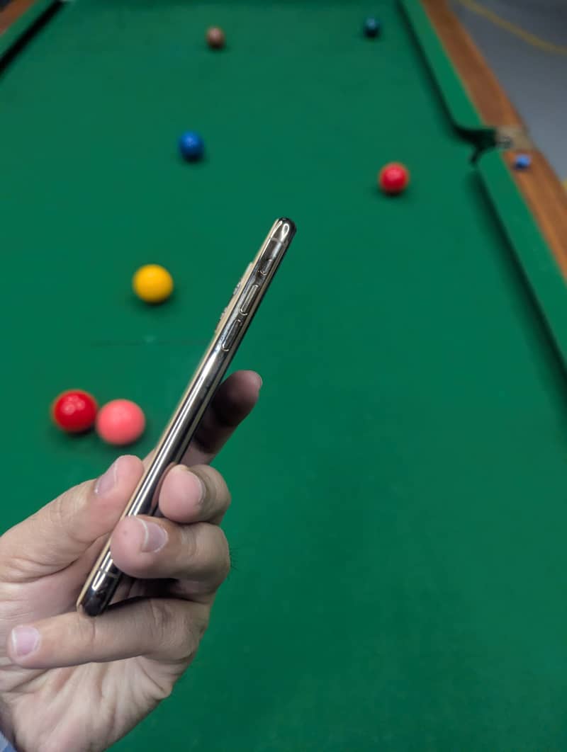 Apple iPhone 11 Pro 4