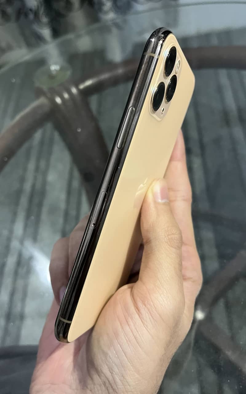 Apple iPhone 11 Pro 1