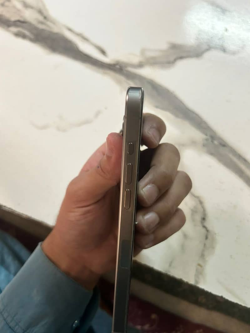 Apple iPhone 15 Pro Max 2