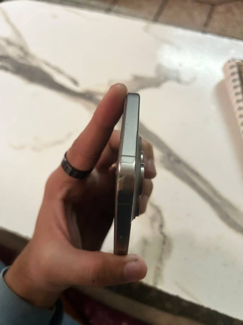 Apple iPhone 15 Pro Max 3