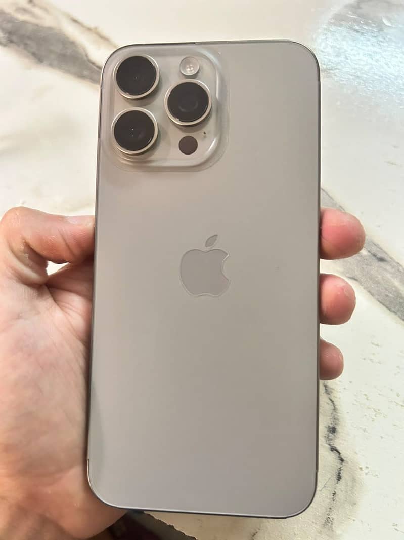 Apple iPhone 15 Pro Max 6