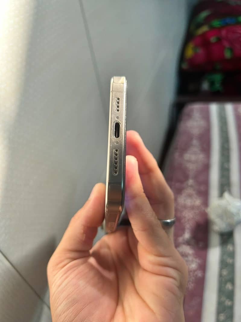 Apple iPhone 15 Pro Max 8