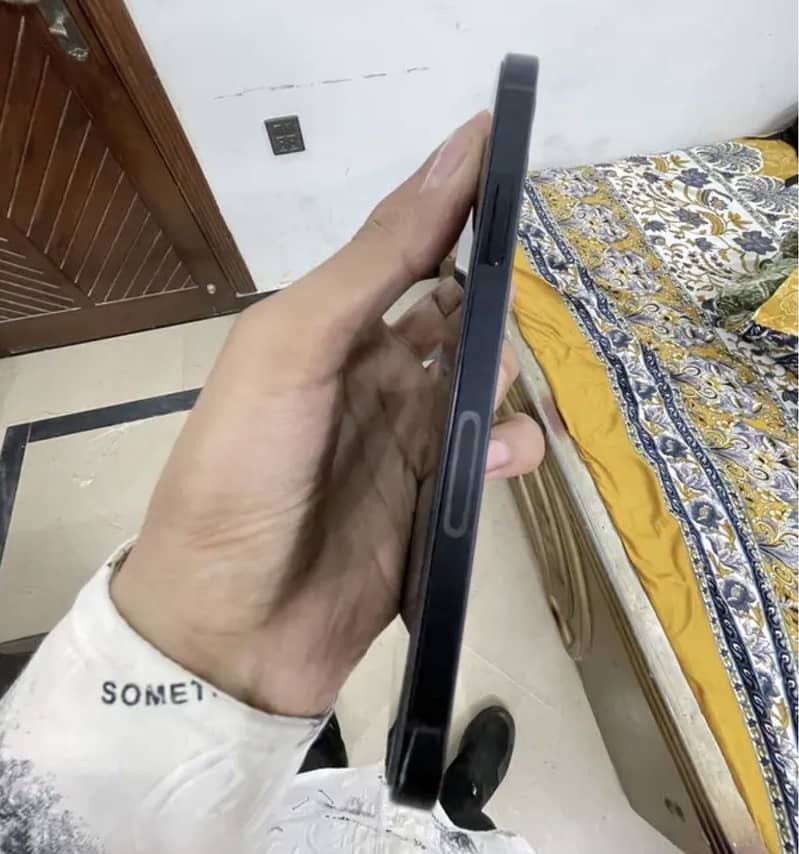 Apple iPhone 12 6