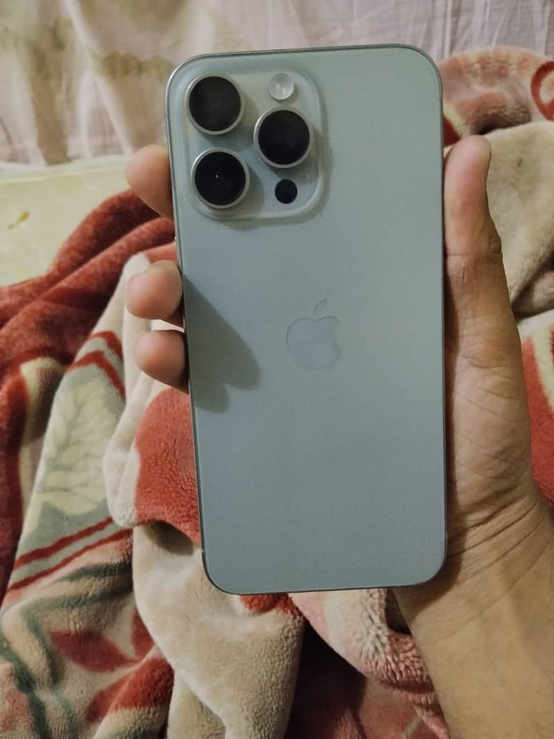 Apple iPhone 15 Pro Max 3