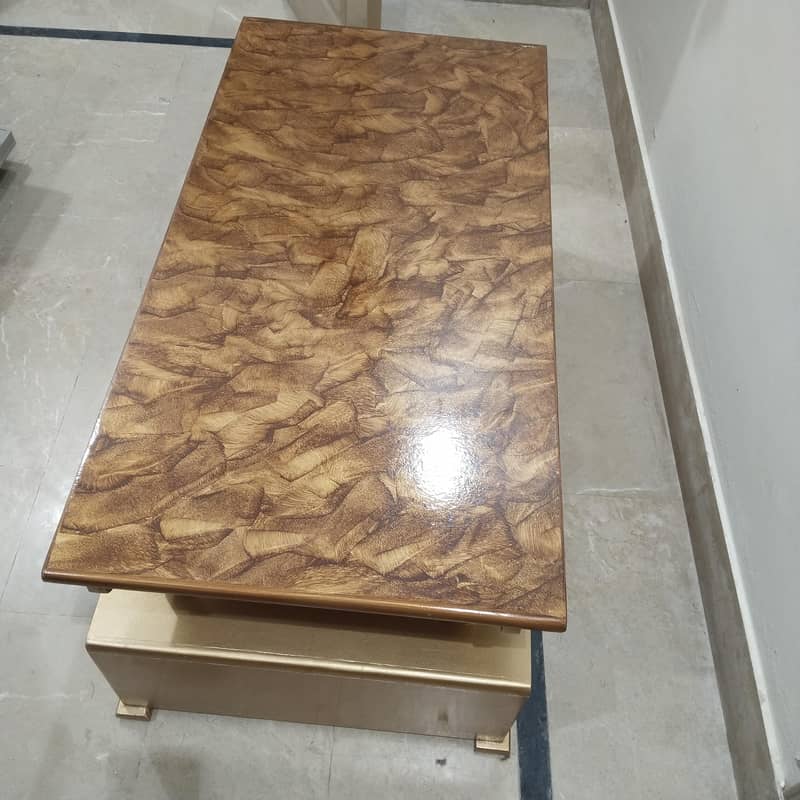 Centered Table Golden Colour 0