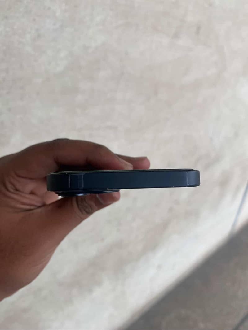 Apple iPhone 13 4