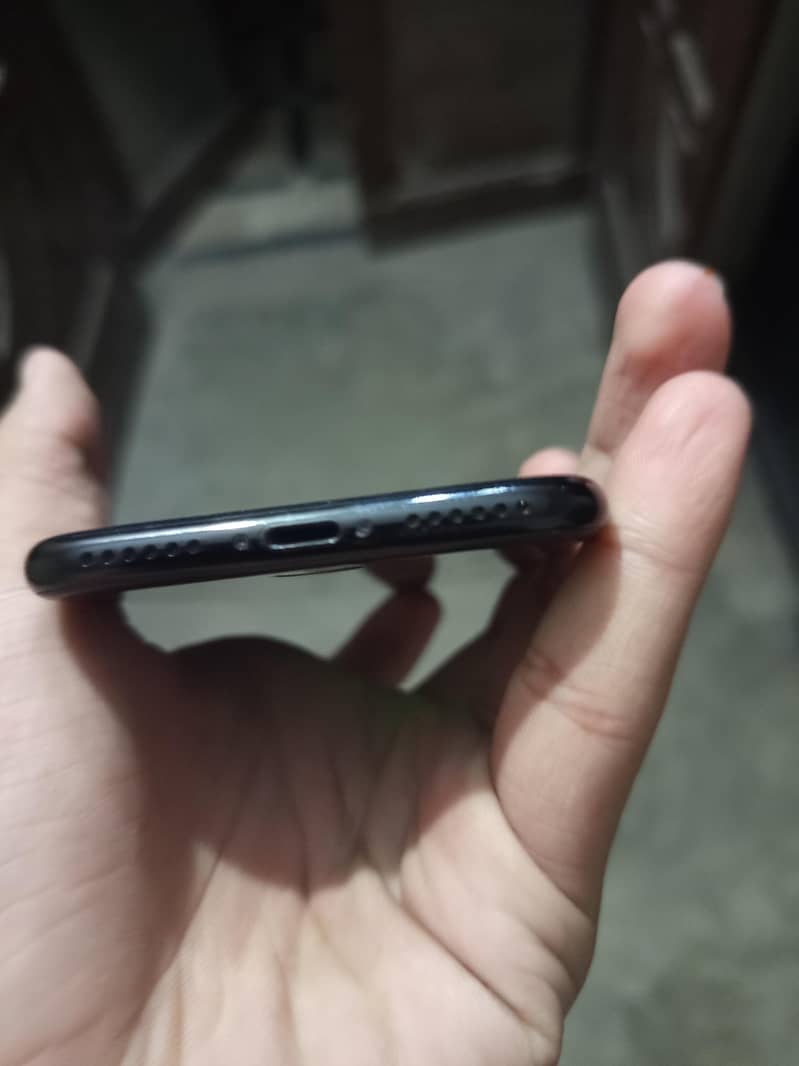 Apple iPhone 7 3