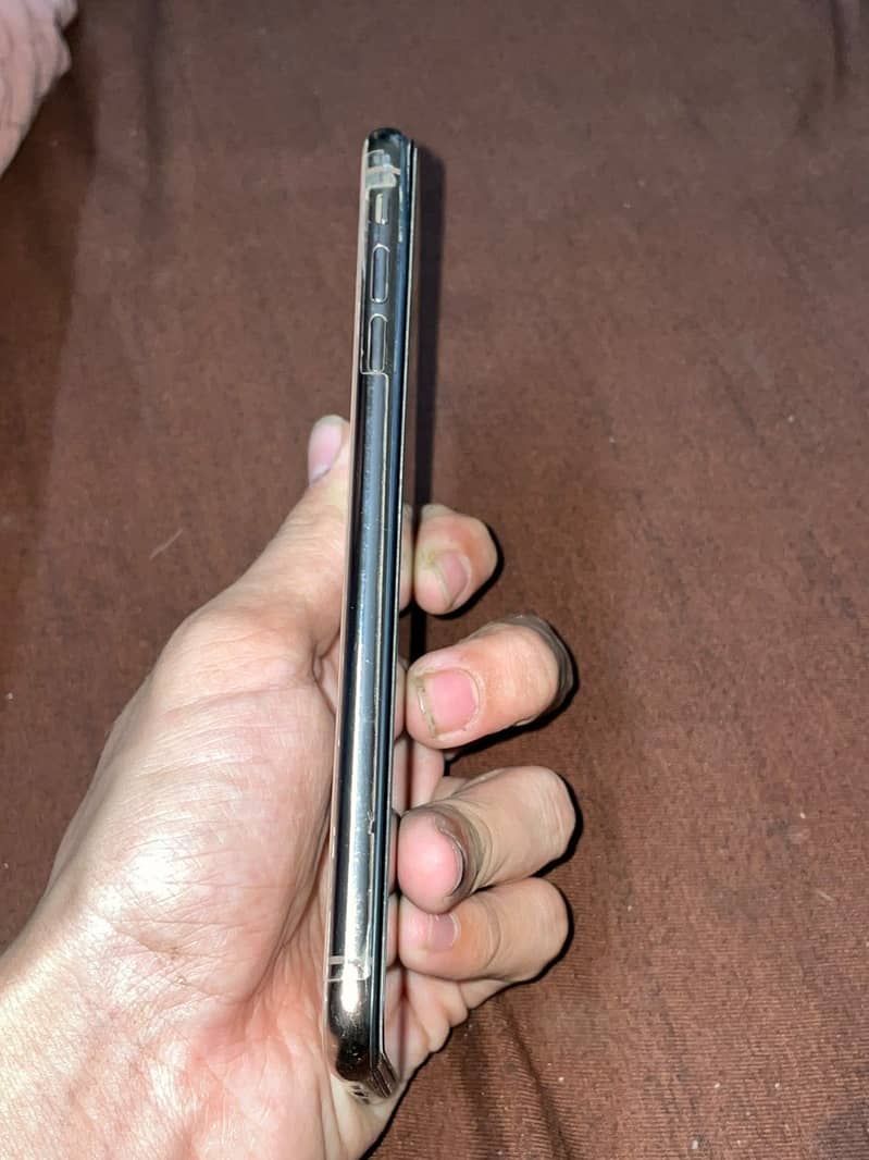 iPhone XS Max 4
