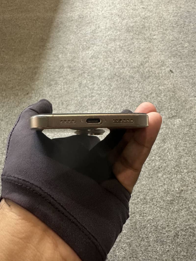 Apple iPhone 16 Pro Max 4