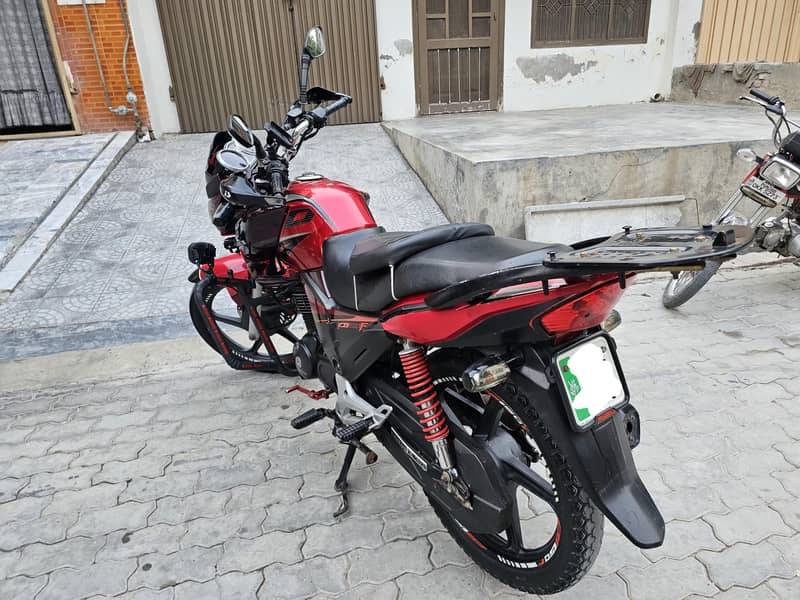 Honda CB150F 3